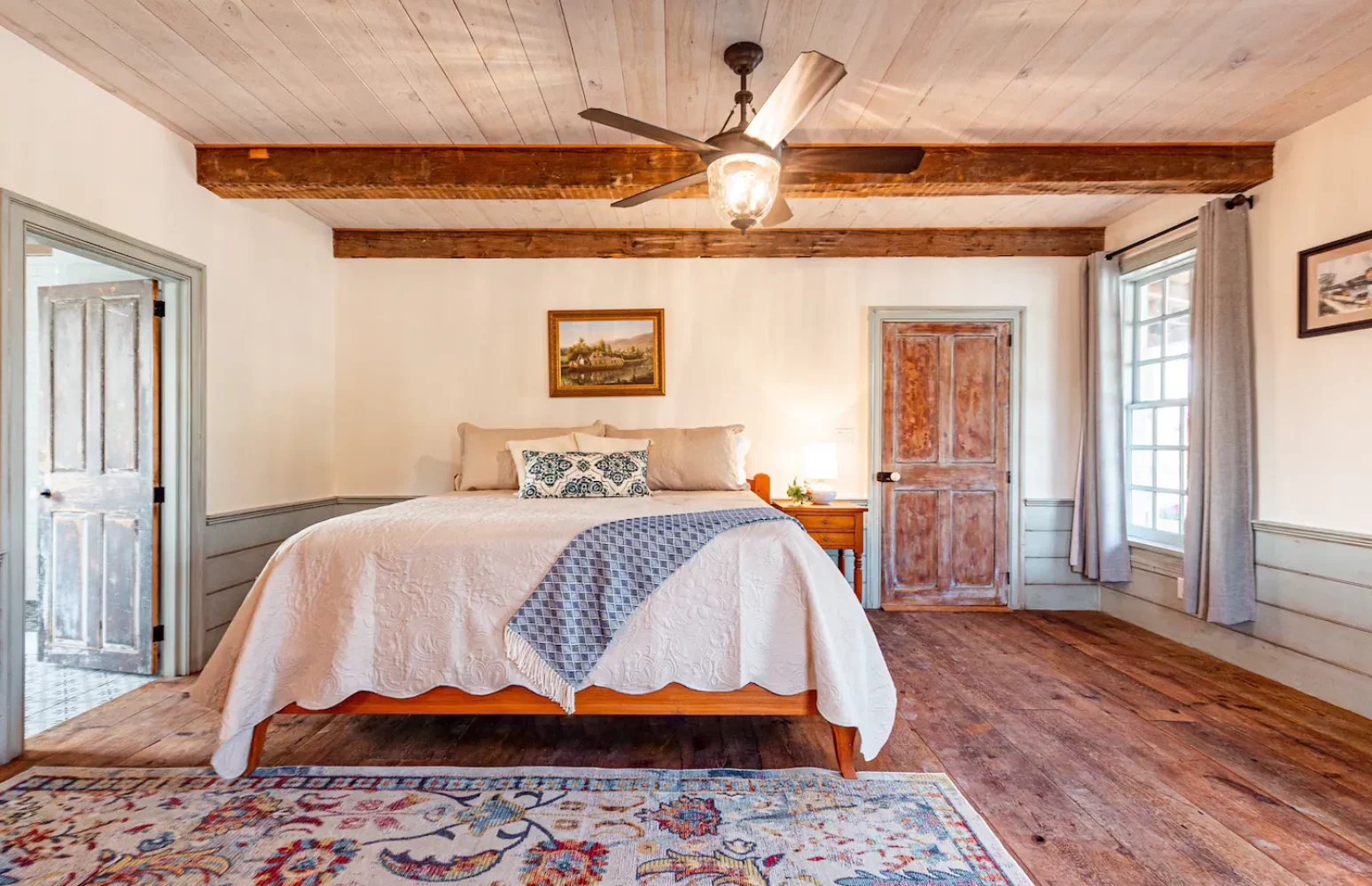 Historic Inn - Bedroom Waco, TX